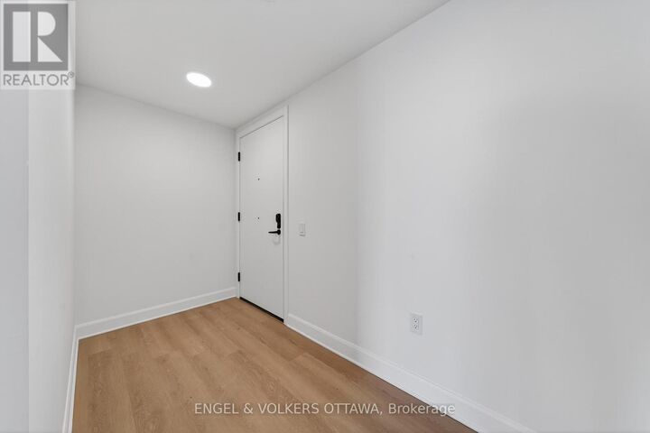 Property Photo:  1360 Carling Avenue 2307  ON K1Z 0E4 