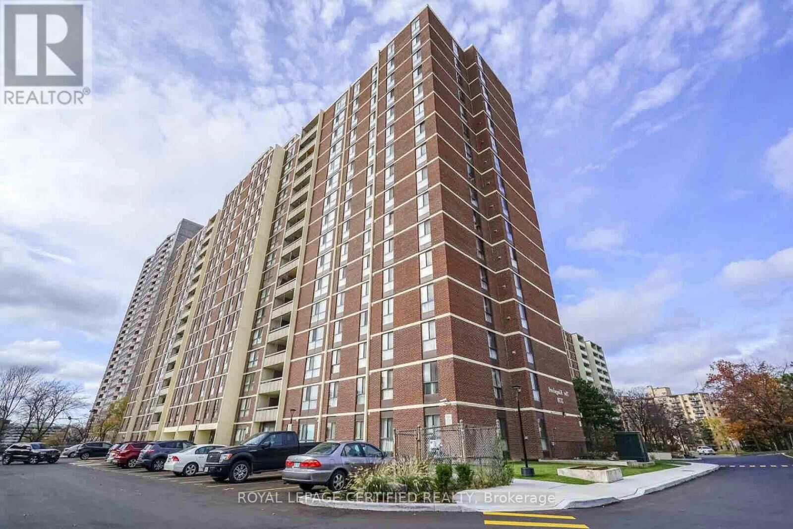 Property Photo: 3170 Kirwin Avenue East 204 ON L5A 3R1
