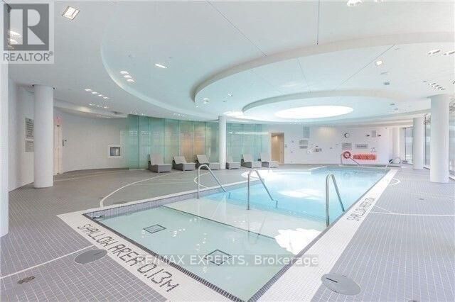 Property Photo:  14 York Street 4010  ON M5J 0B1 
