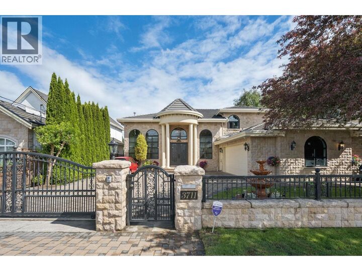 Photo de la propriété:  3711 Ullsmore Avenue  BC V7C 1S3 