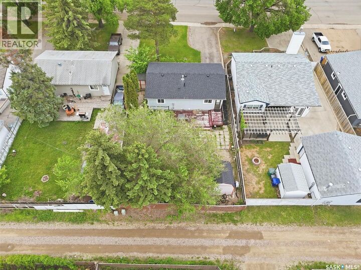 Property Photo:  1305 W Avenue N  SK S7L 3J2 