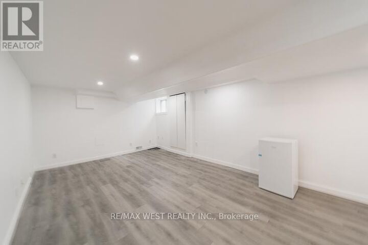 Property Photo:  975 Broadview Avenue Lower  ON M4K 2R9 
