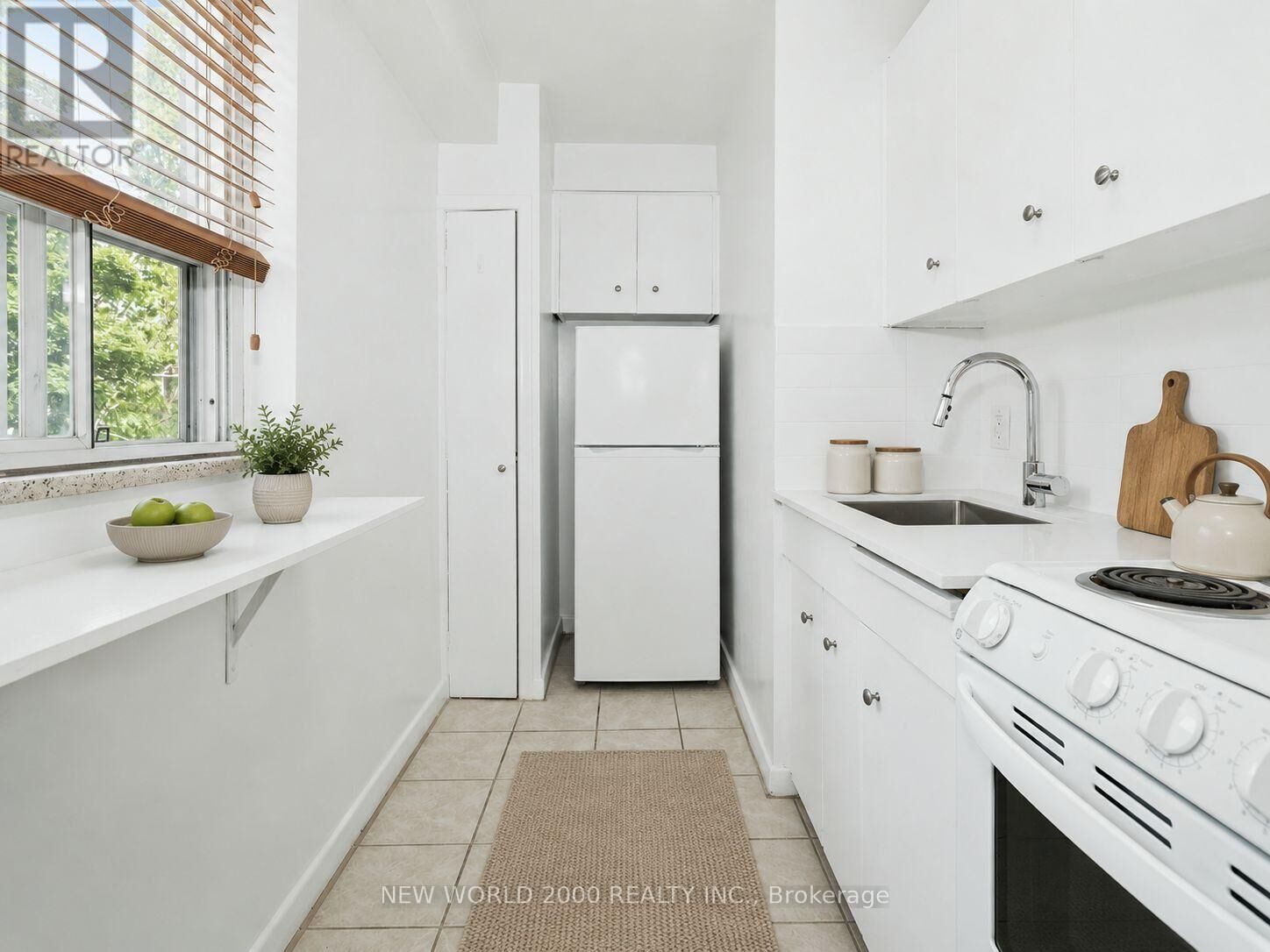 Property Photo:  88 Bernard Avenue 308  ON M5R 1R7 