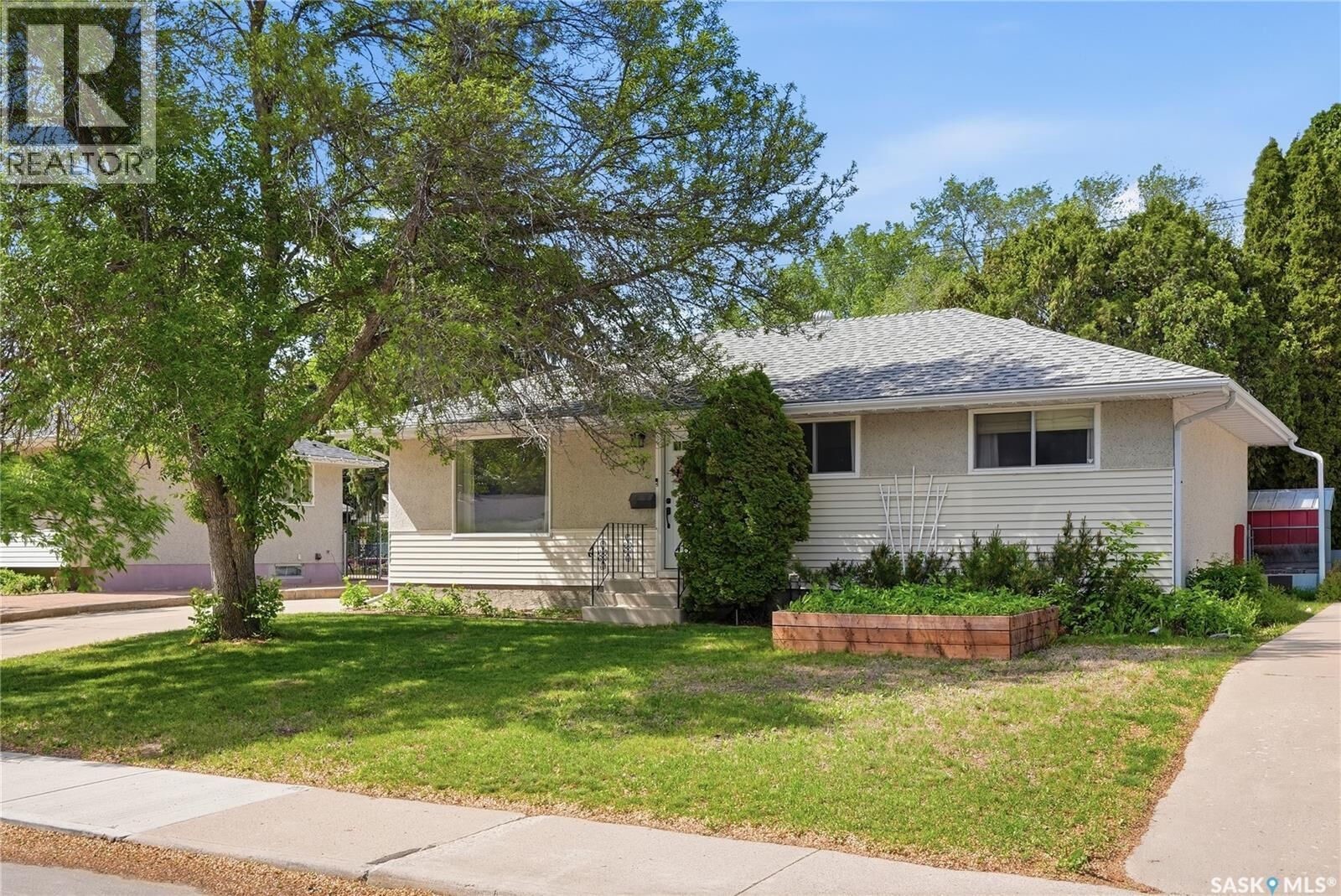 Property Photo: 25 Murphy Crescent SK S7J 2T5