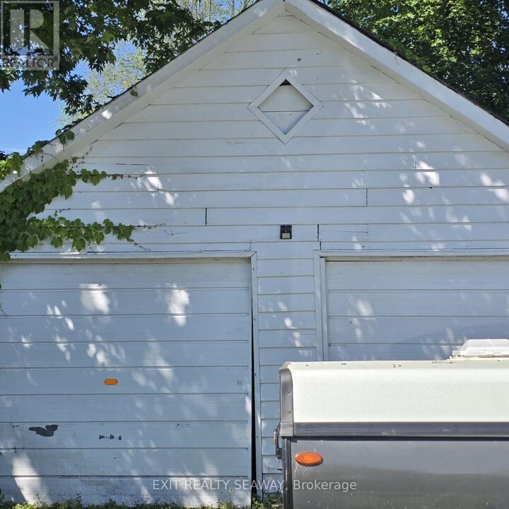 Property Photo: 202 5th Street West ON K6J 2V1
