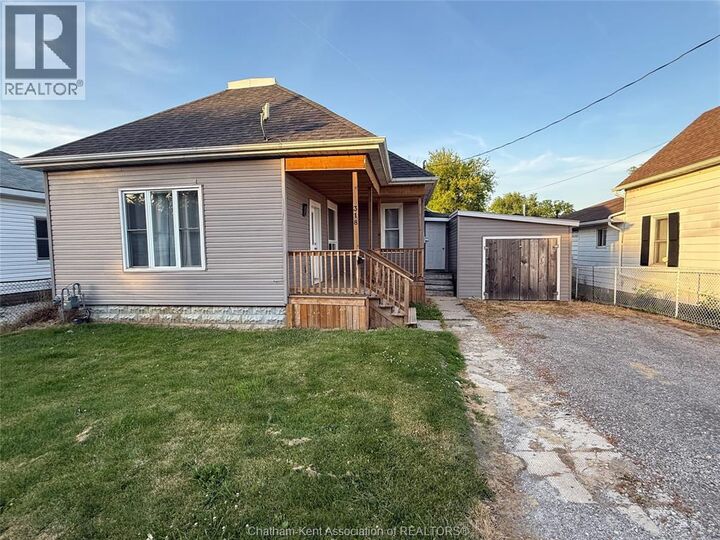 Property Photo:  318 Lafontaine Street  ON N8A 4H9 