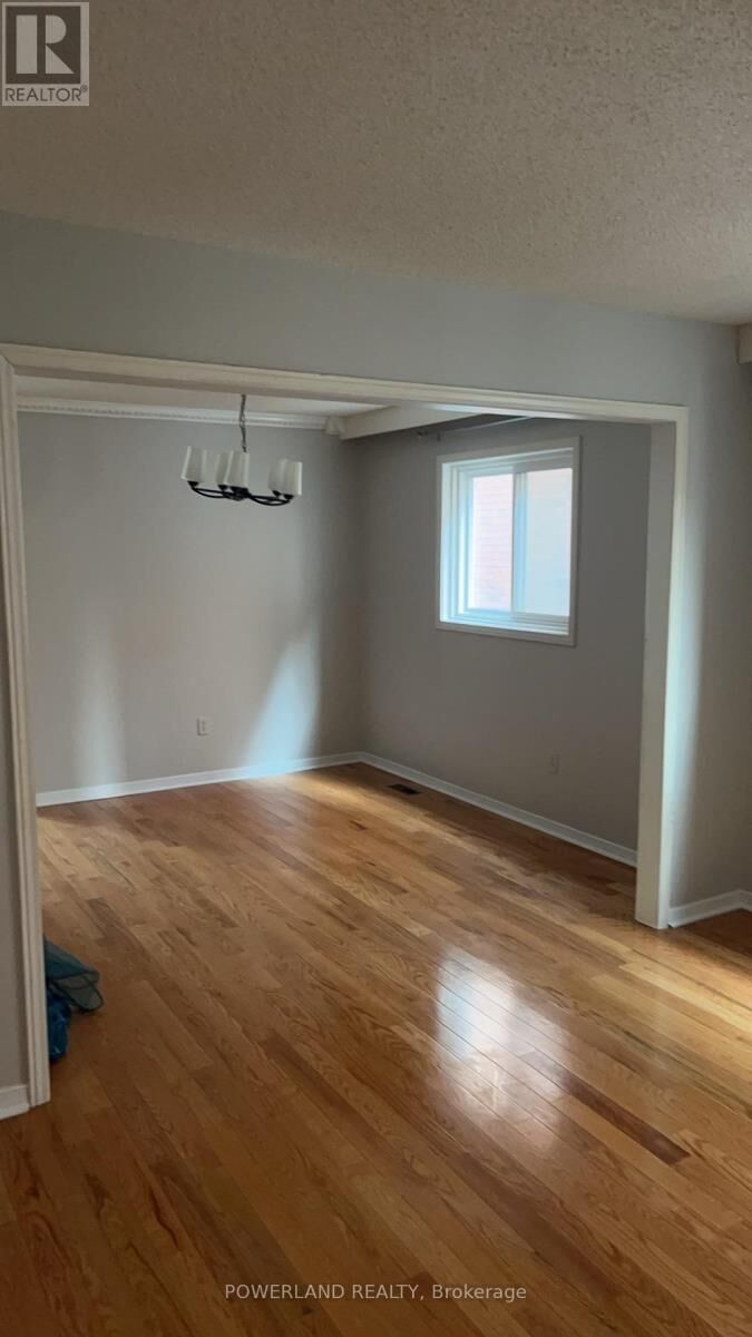 Property Photo: 2441 Strathmore Crescent ON L5M 5K2