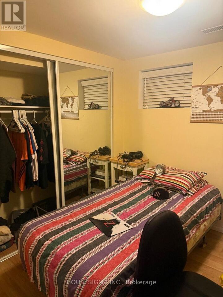 Photo de la propriété: 19 Granard Boulevard Basement ON M1M 2E2