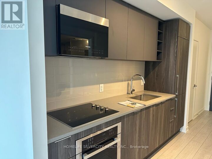 Property Photo: 2035 Kennedy Road 1805 ON M1T 3G2