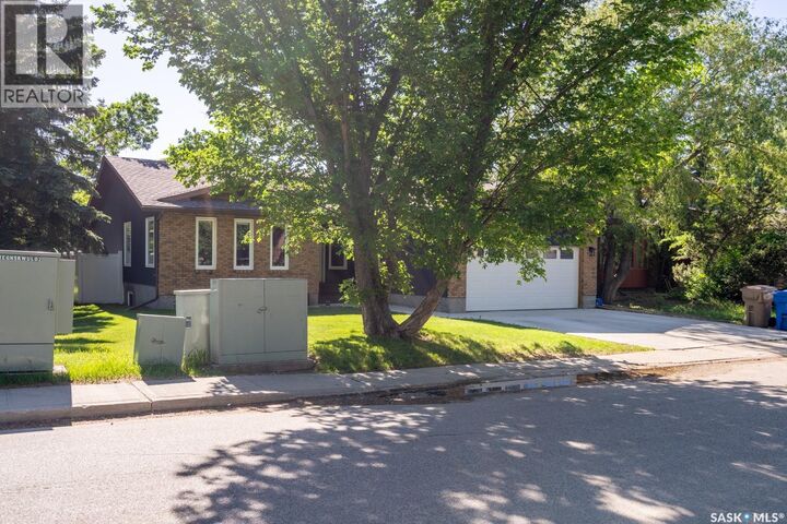 Property Photo: 1262 James Crescent SK S4M 6A5