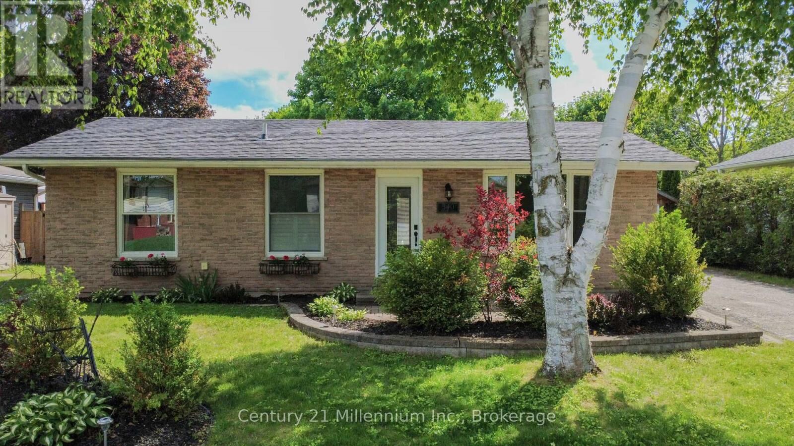 Property Photo: 340 Falconer Street ON N0H 2C2