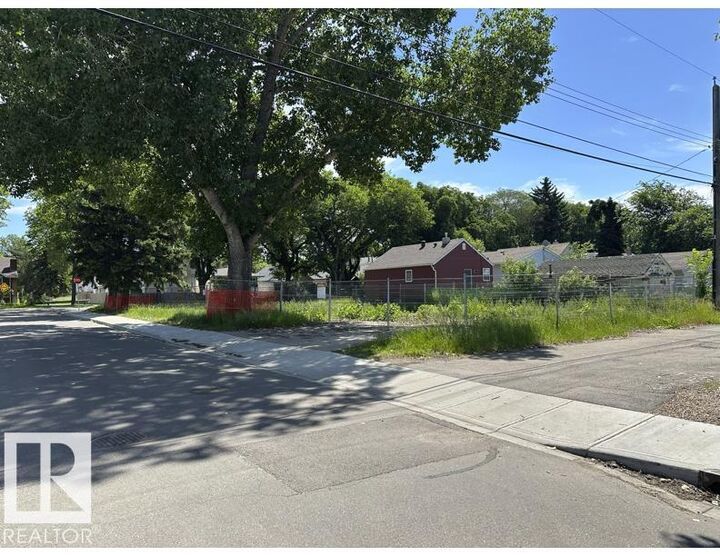 Property Photo:  12072 95 Street NW  AB T5G 1M7 