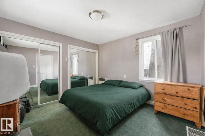 Property Photo: 9835 82 Avenue NW 4 AB T6E 1Y7