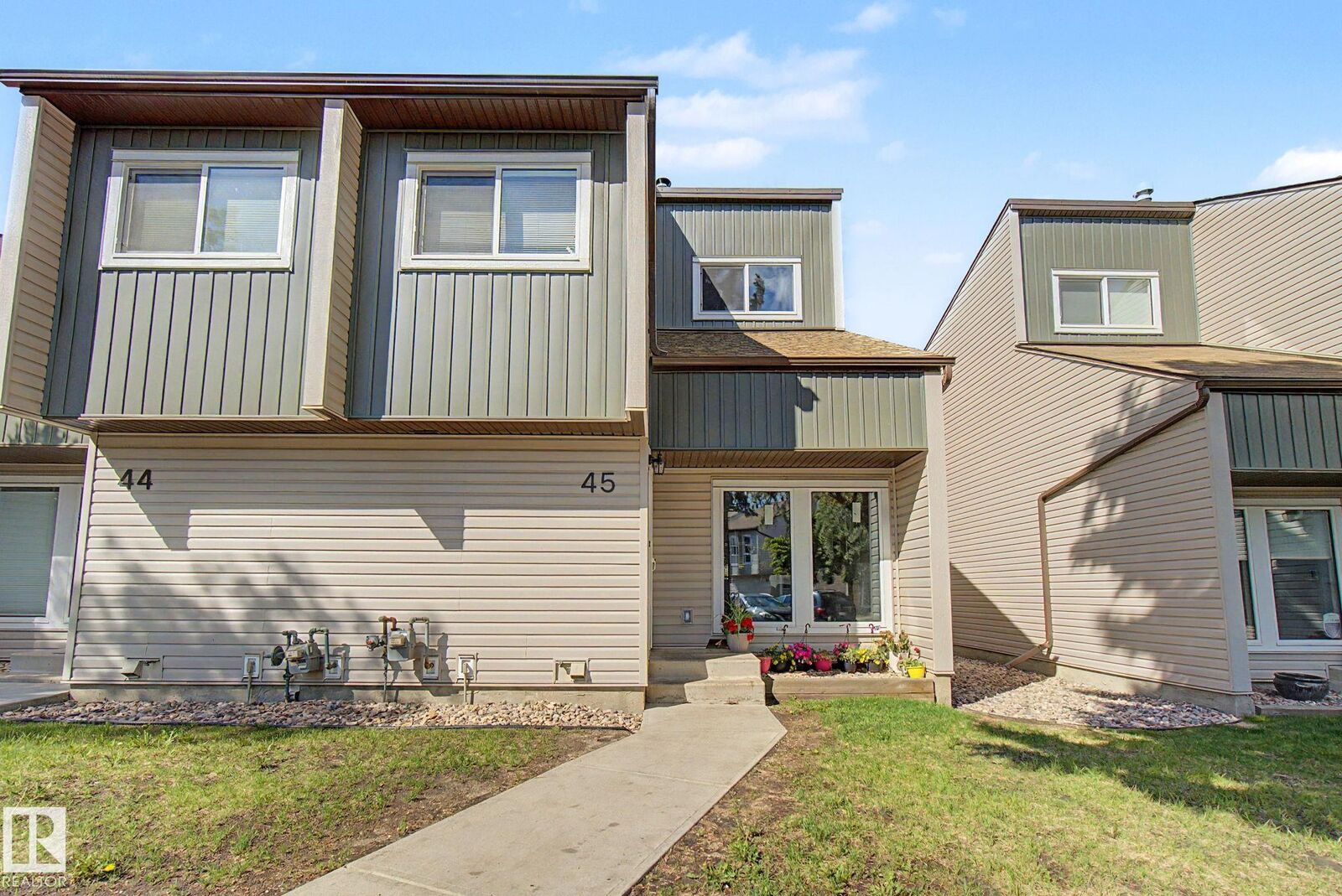 Property Photo: 2020 105 Street NW 45 AB T6J 5J2