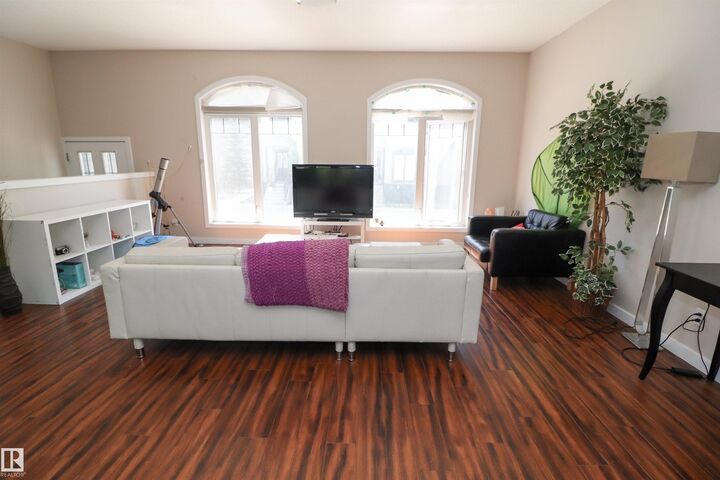 Property Photo: 5873 Mullen Place NW 23 AB T6R 0T5