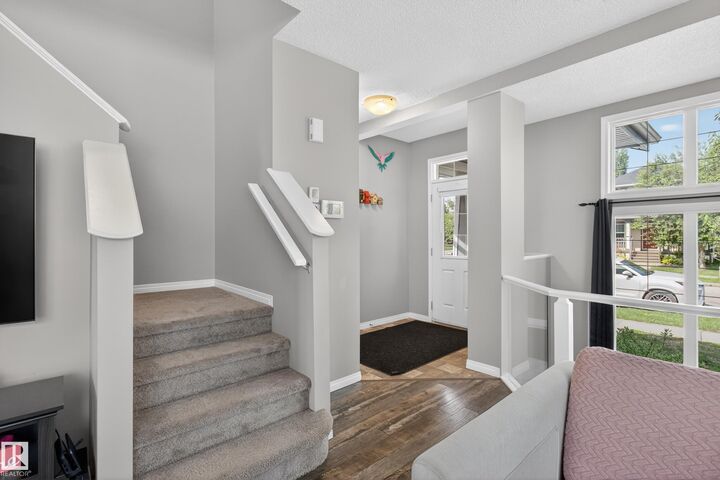 Property Photo:  9847 220 Street NW  AB T5T 4M3 