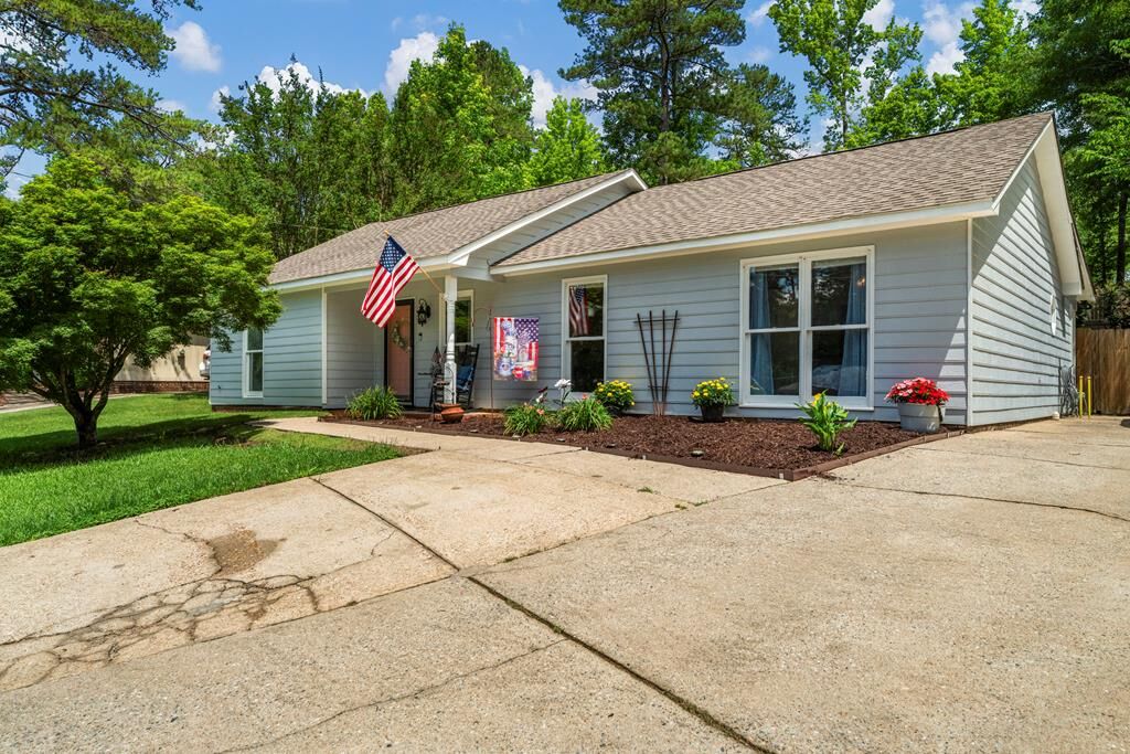 Property Photo:  925 Eden Street  GA 31904 