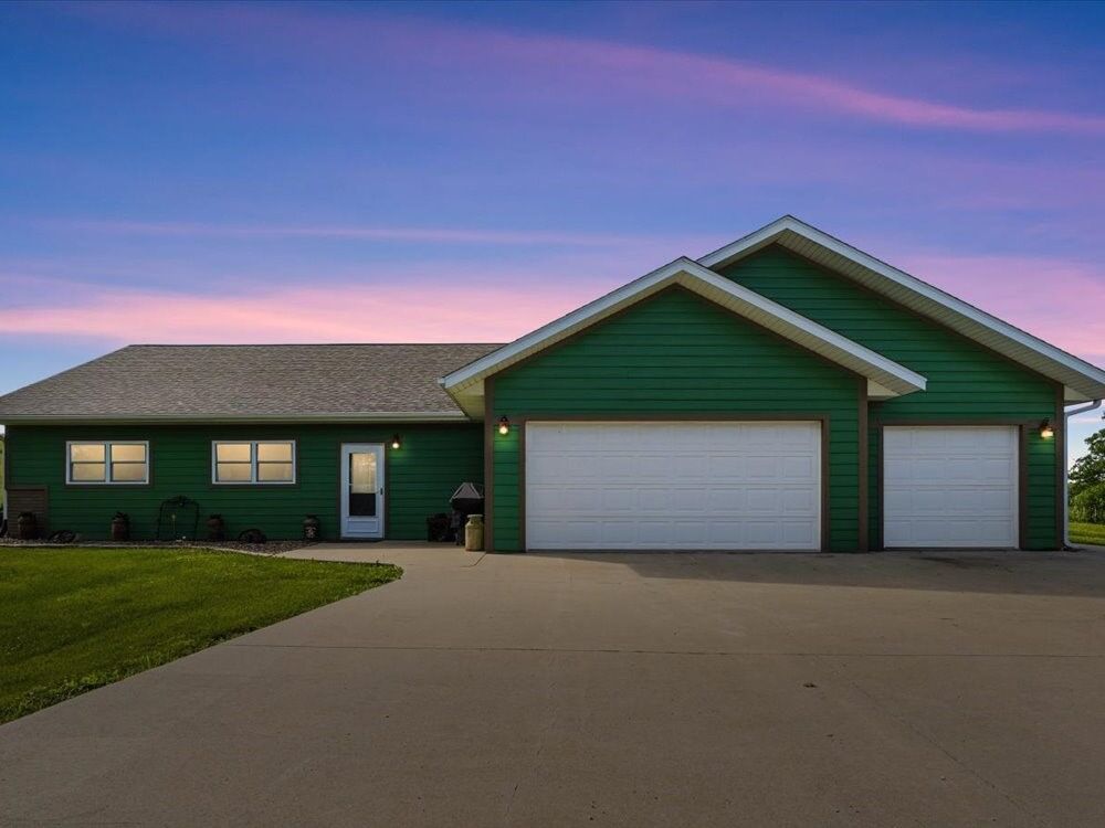 Property Photo:  1098 235th Street  IA 50143 
