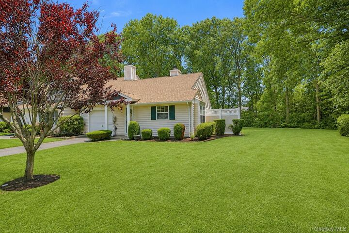 Property Photo:  532 Race Place  NY 11769 