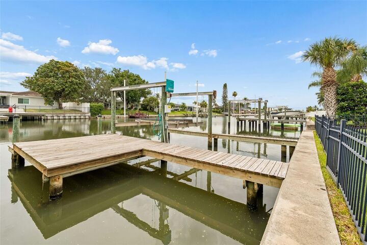 Property Photo:  3941 E Eden Roc Circle  FL 33634 