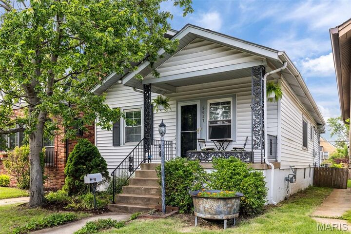 Property Photo: 5627 Nottingham Avenue MO 63109
