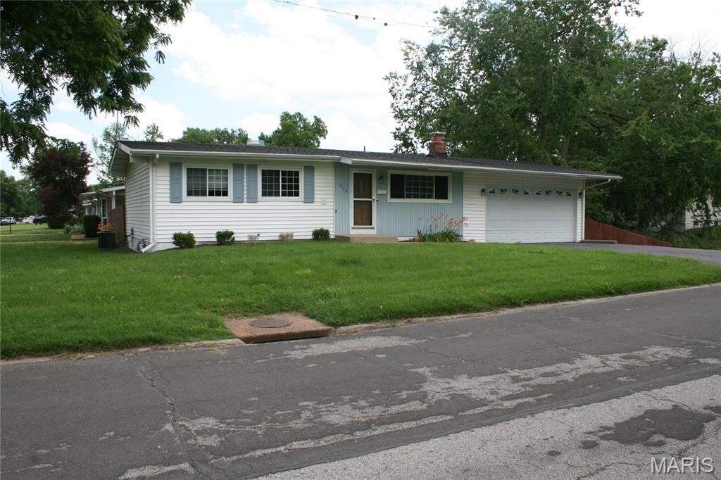 Property Photo:  1060 Loveland Drive  MO 63031 