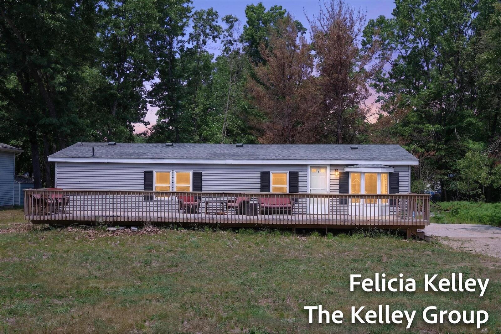 Property Photo:  17158 Seneca Court  MI 49329 