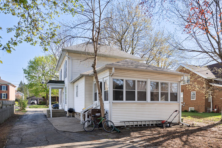 Property Photo: 436 W Washington Street IL 60152
