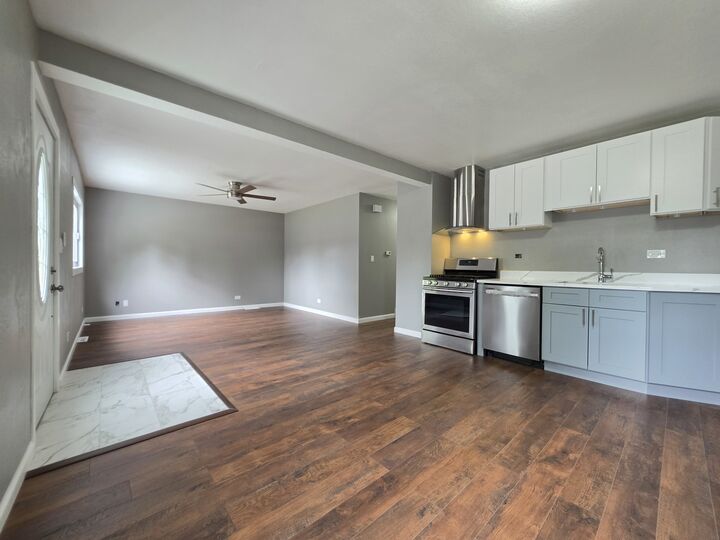 Property Photo: 1408 Barberry Lane IL 60073