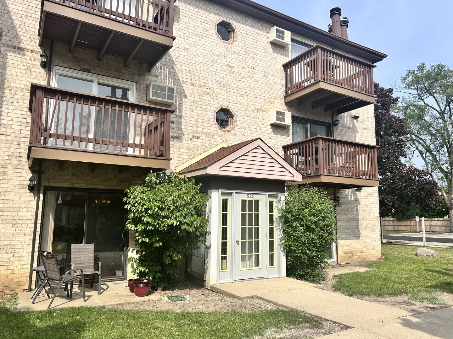Property Photo: 520 E Spruce Drive 1A IL 60074