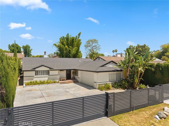 Property Photo: 5240 Fulton CA 91401