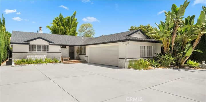 Property Photo: 5240 Fulton CA 91401