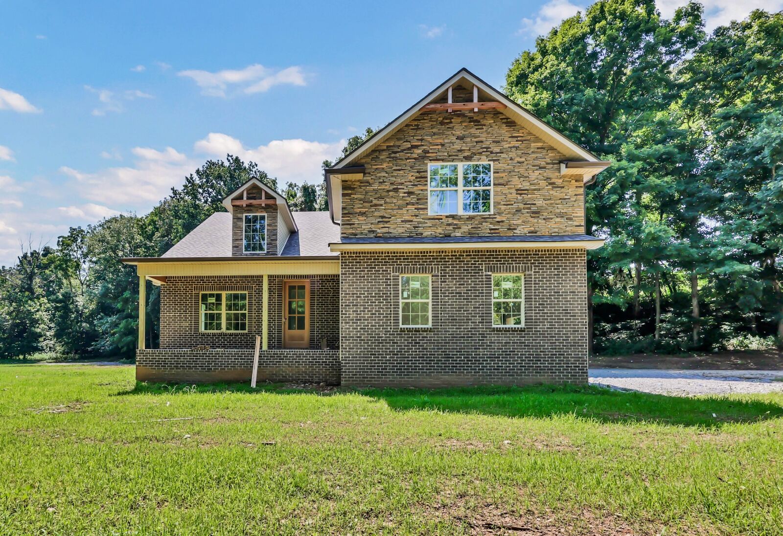 Property Photo: 1066 Indian Creek Rd TN 37051