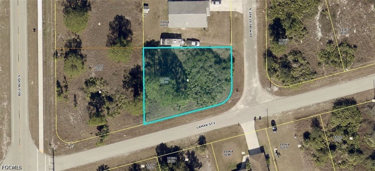 Property Photo: 810 Demorest Avenue S FL 33974