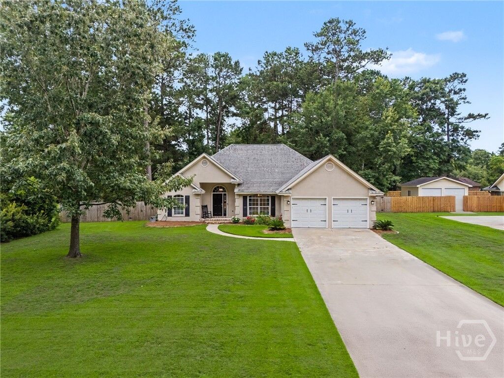 Property Photo:  801 Oxford Drive  GA 31324 