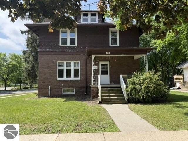 Property Photo:  701 W Center Street  MI 48801 
