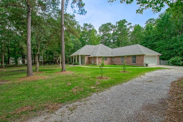 Property Photo:  105 Leaf Circle  LA 70461 