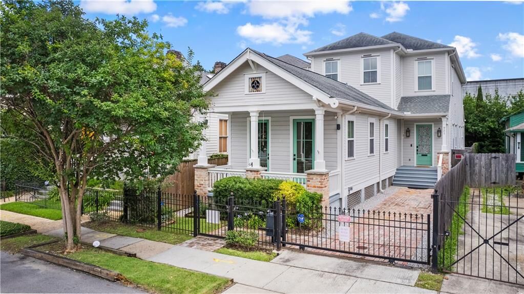 Property Photo: 921 Dufossat Street LA 70115
