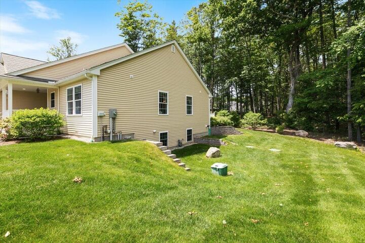 Property Photo:  25 Ridgeview Drive  NH 03034 
