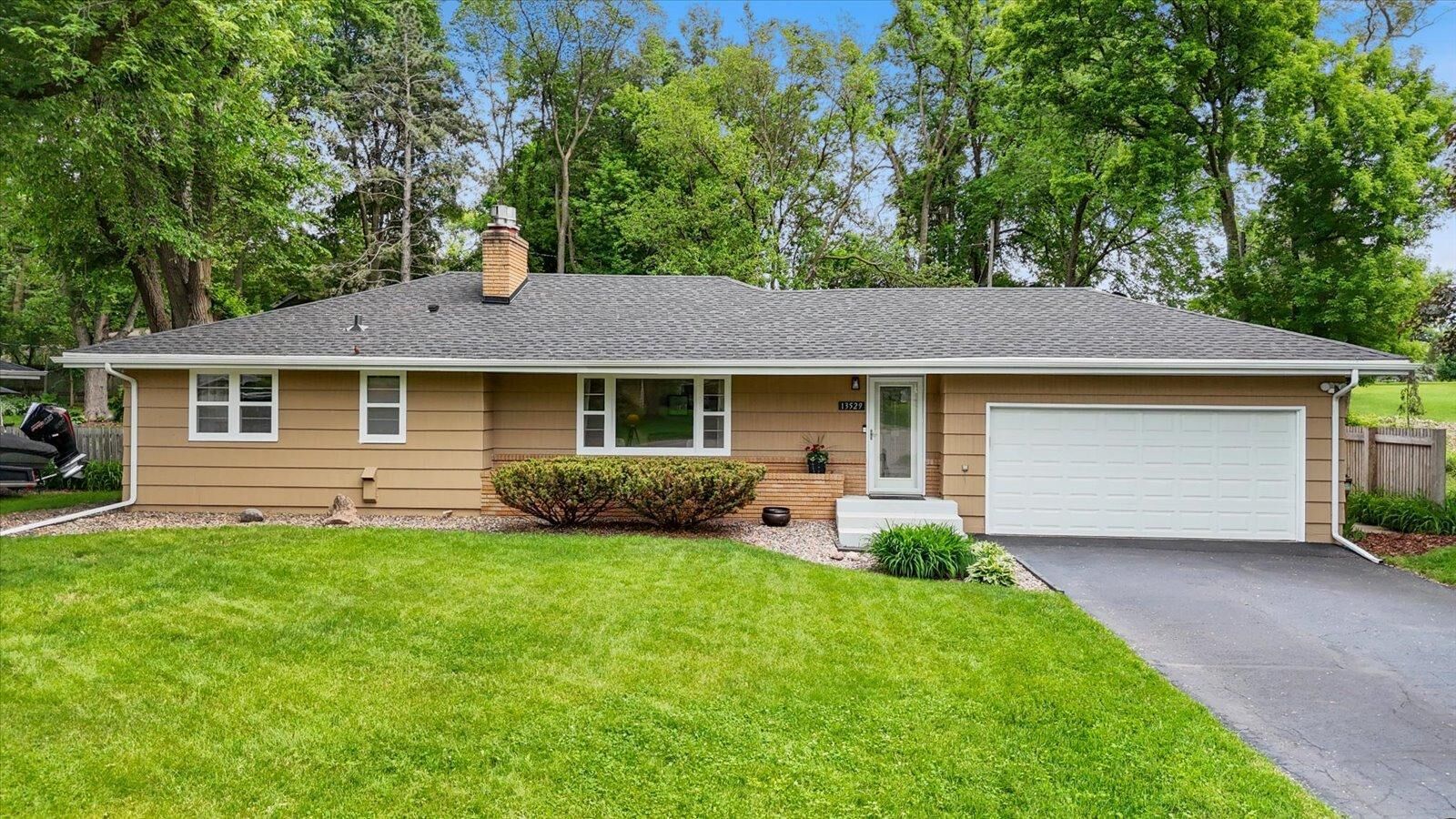 Property Photo:  13529 Bellevue Drive  MN 55345 
