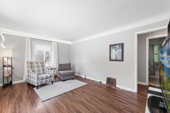 Property Photo:  402 Jefferson Avenue S  MN 55343 