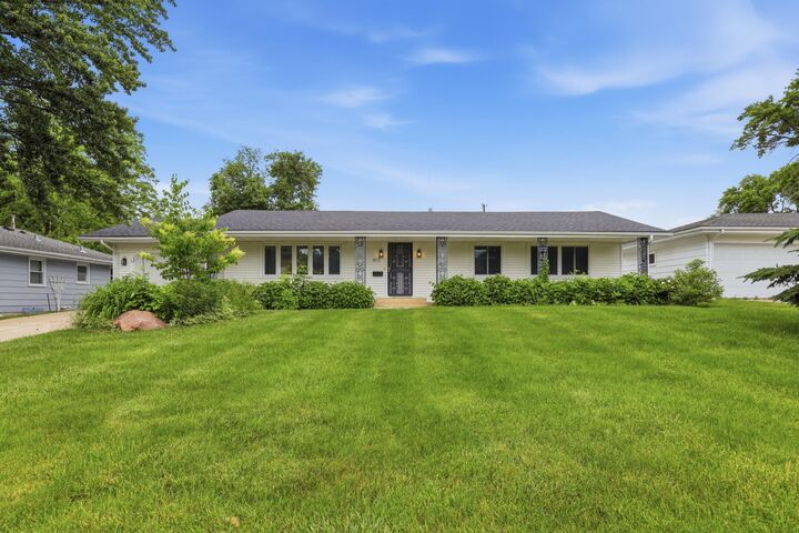 Property Photo: 613 Monroe Street S MN 55379