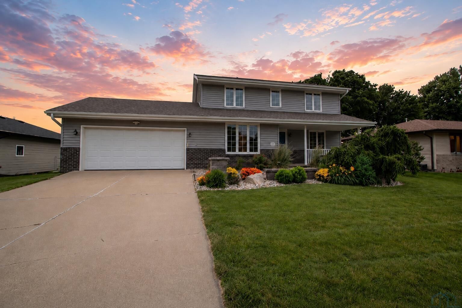 Property Photo: 111 Golden Dr IA 51054