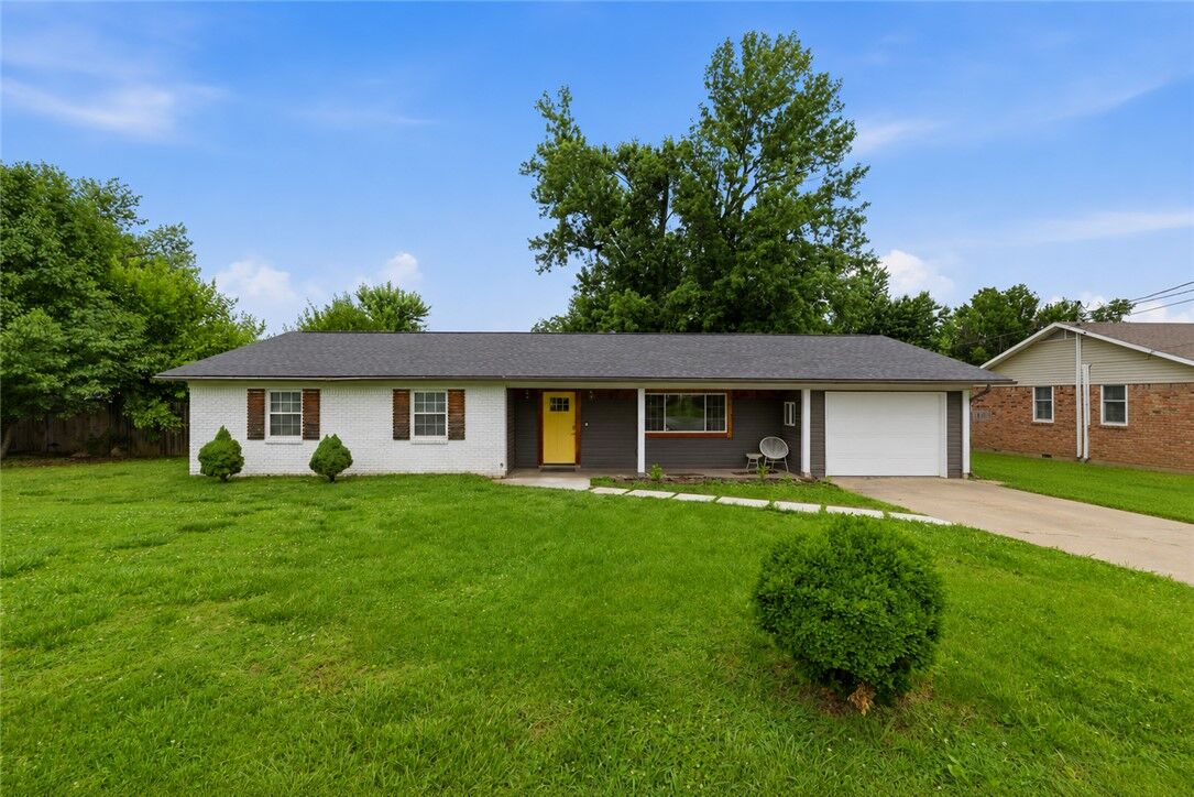 Property Photo: 703 NW J Street AR 72712