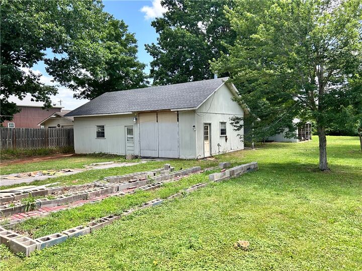 Property Photo:  2025 S Dixieland Road  AR 72758 