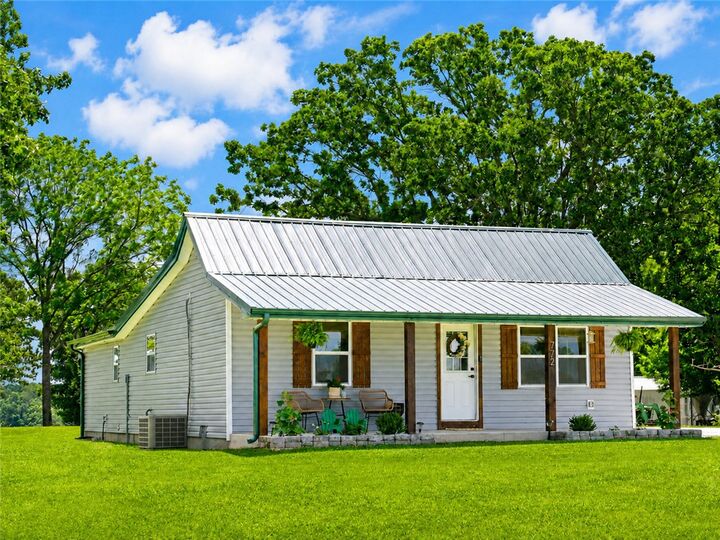 Property Photo:  772 N Plainview Road  MO 64831 
