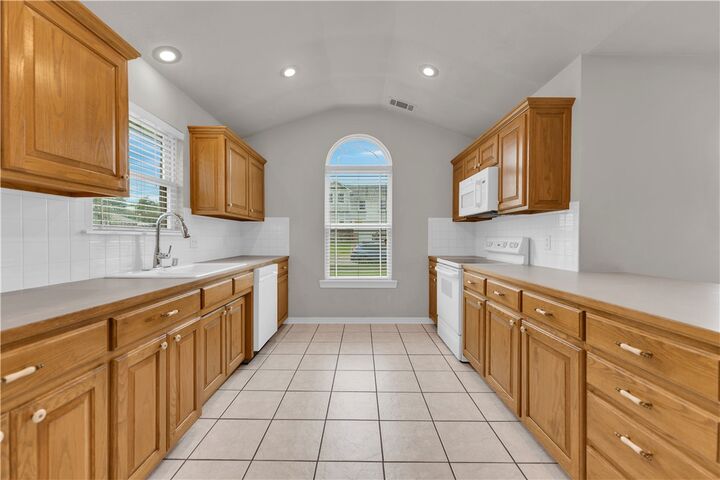Property Photo:  832 Palisades Avenue  AR 72764 