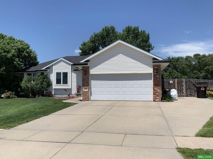 Property Photo: 1552 Brewer Drive NE 68025
