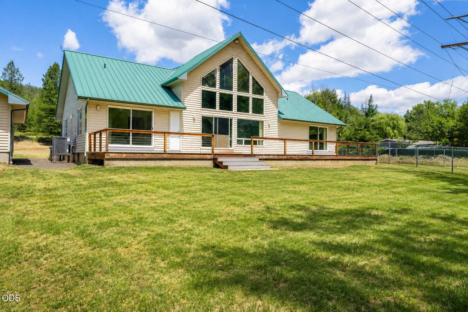 Property Photo: 26268 Highway 62 OR 97541