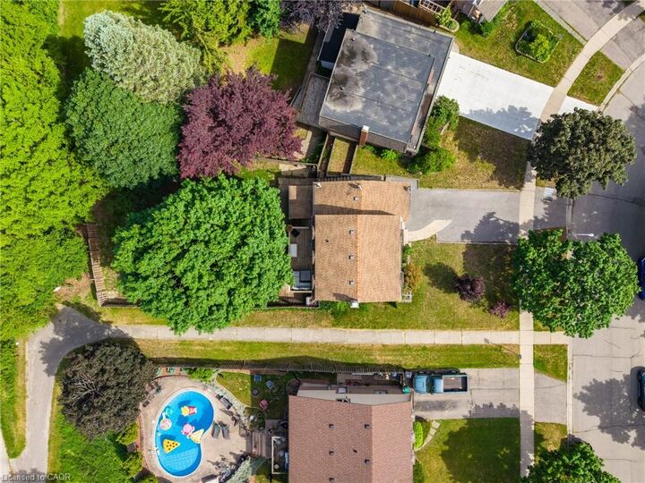 Photo de la propriété:  24 Roseneath Crescent  ON N2E 1V9 